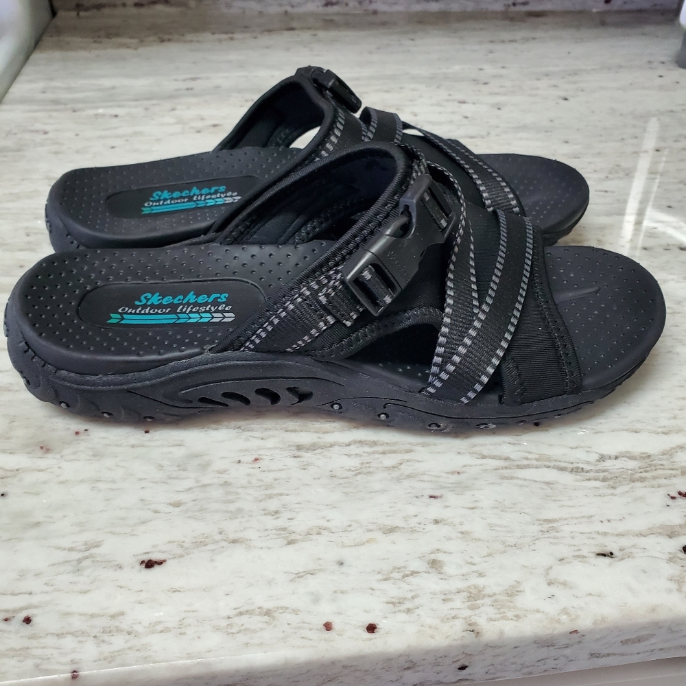 Skechers. Women   Black sandal sz 7